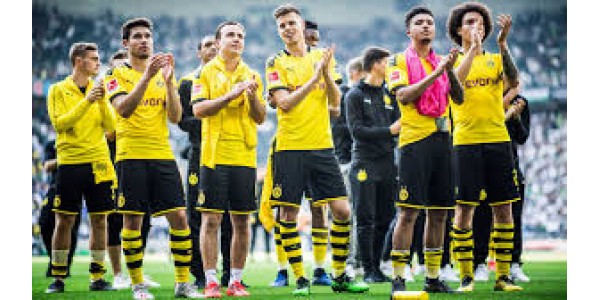 Dortmund speelde 1-1 gelijk met S.S. Lazio om zich vroeg te kwalificeren